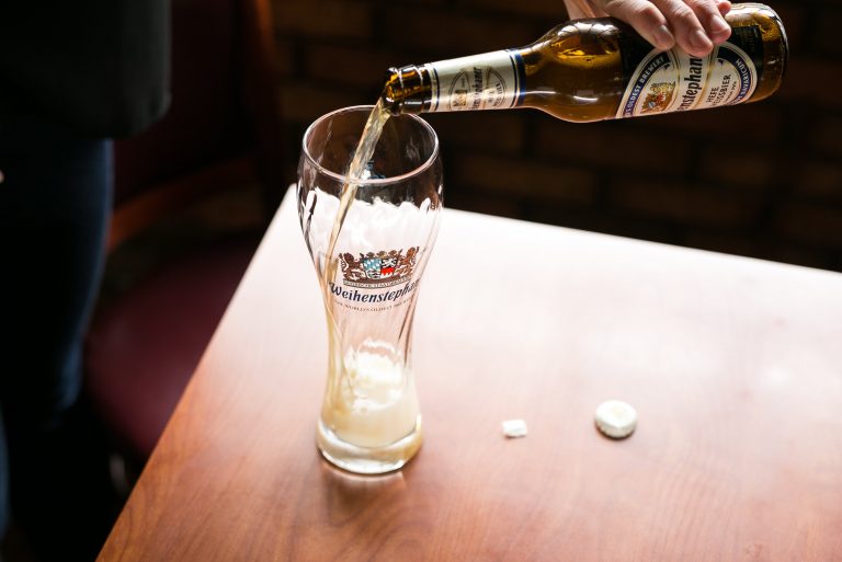 Descubre la Hefeweizen de Weihenstephaner: La Más Antigua del Mundo